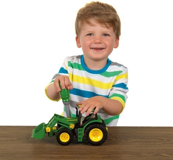 Traktor John Deere pro sestavení s 2 přívěsy