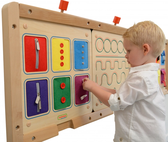 Dřevěná nástěnná tabule se zámky a knoflíky Montessori od Masterkidz