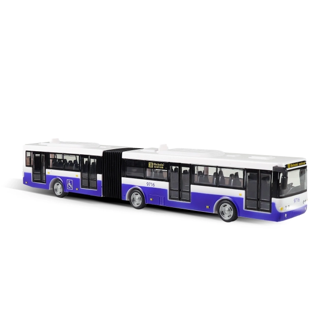 Kloubový autobus hlásící česky