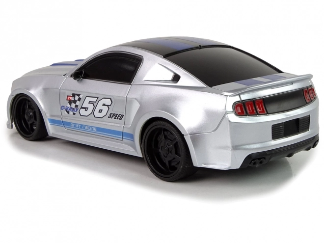 Rychlé stříbrné dálkově ovládané sportovní auto 1:24
