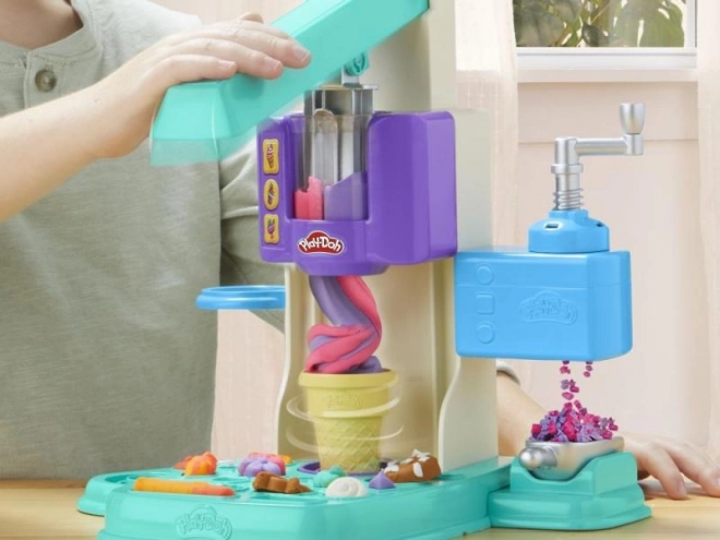 Play-doh zakŘivenÁ zmrzlinÁrna