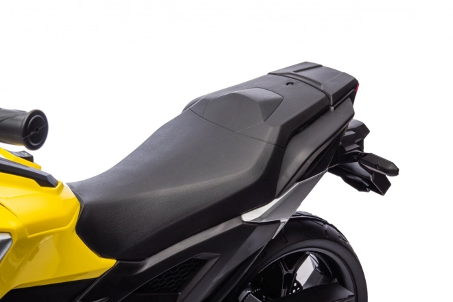Motocykl Honda NC750X žlutý