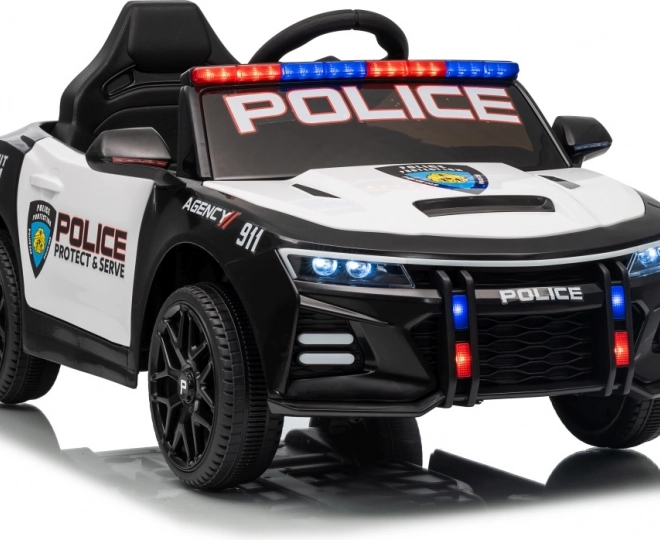 Černé policejní auto 911 Agentura