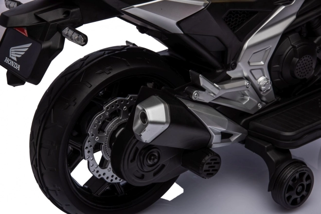 Motocykl Honda NC750X žlutý