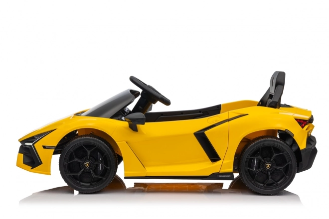 Auto Lamborghini Revuelto žluté