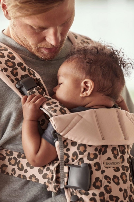 Dětské nosítko BABYBJORN ONE, Béžová/Leopardí – Leopardí