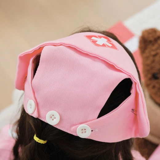 Čepice s křížem pro kompletní vzhled