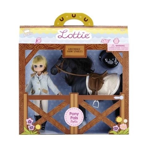 Lottie panenka v jezdeckém oblečení s koněm