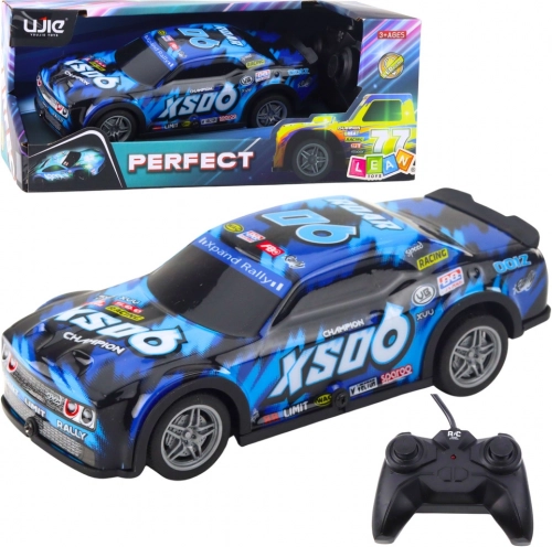 Závodní RC auto se svítící karoserií, černo-modré