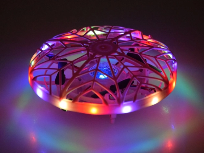 Létající disk s LED světlem ovládaný rukou