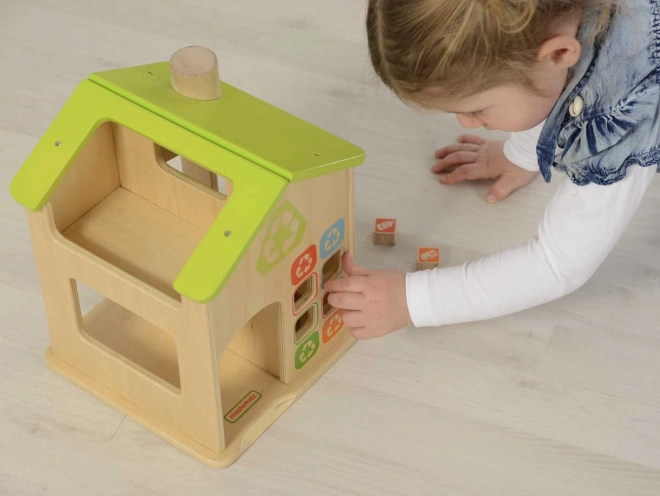 Dřevěná stanice třídění odpadu a recyklace