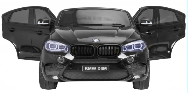 BMW X6M XXL pro 2 děti Černá + Dálkové ovládání + Eko kůže + Bezpečnostní pásy + Pomalý rozjezd + MP3 USB + LED dioda