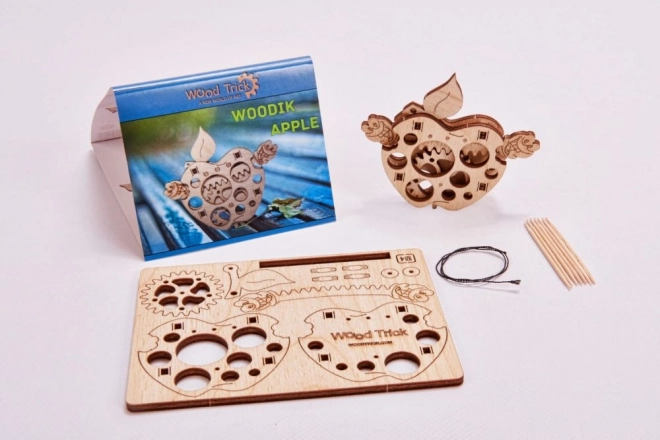 Puzzle mechanické jablko s červem