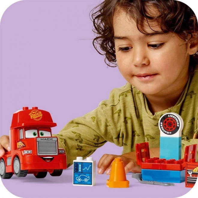 LEGO DUPLO Disney Auta Maniek na závodech
