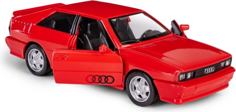 Otevírací dveře a realistický interiér