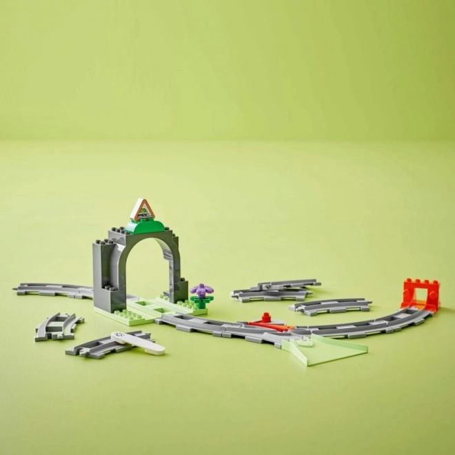 LEGO DUPLO Tunel a kolejnicové tratě - rozšiřující sada