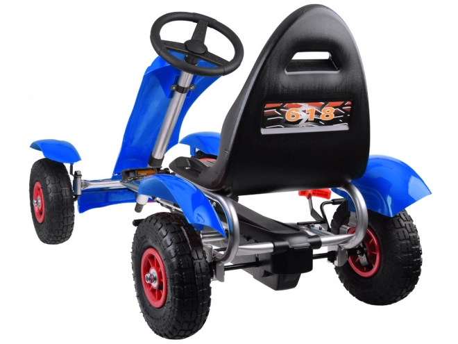 Zelený sportovní gokart s nafukovacími koly