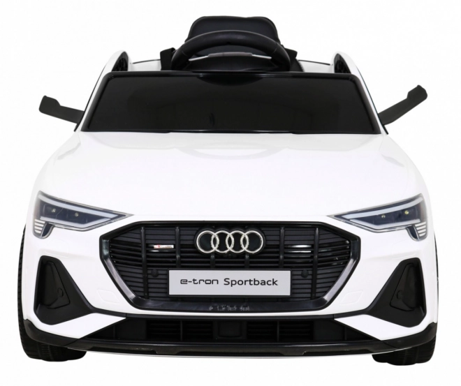 Audi E-Tron Sportback pentru copii + Pilot + tracțiune 4x4 + pornire lentă + radio MP3 + LED – Bílá