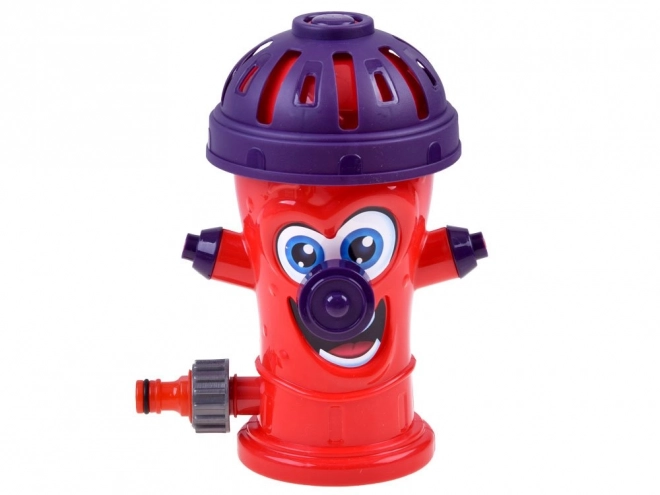 Zahradní hydrant jako hračka s postřikovačem