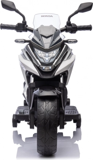 LED přední světla pro lepší viditelnost