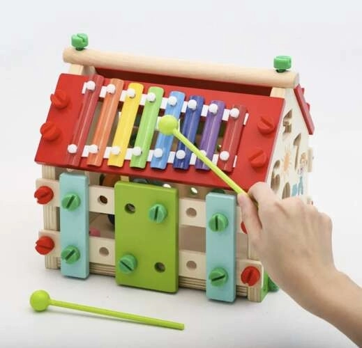 Dřevěný edukativní domeček pro děti DIY