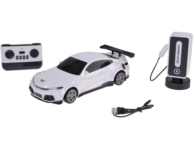 Elektrické auto se světelnými efekty a nabíjecí stanicí – Bílé
