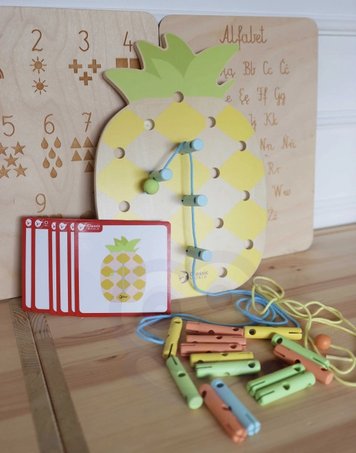 Dřevěná navlékací hračka Ananas Classic World