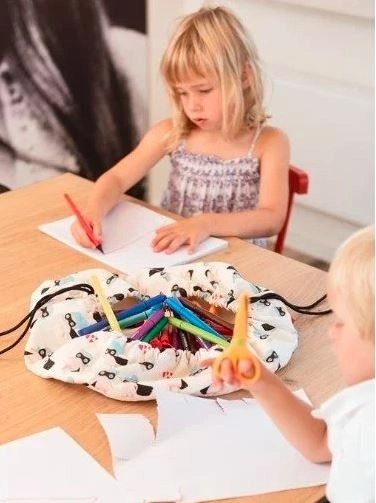 Univerzální organizér pro dětské drobnosti