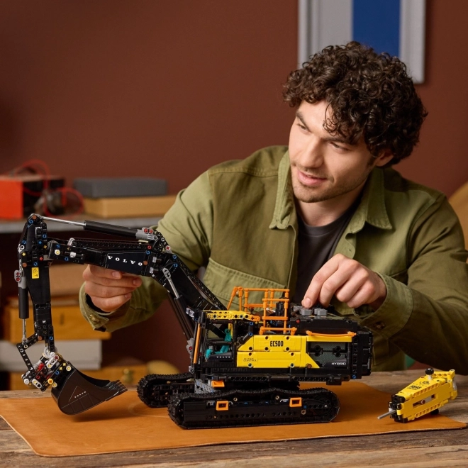 Stavebnice LEGO Technic Volvo EC500 Hybrid Bagr