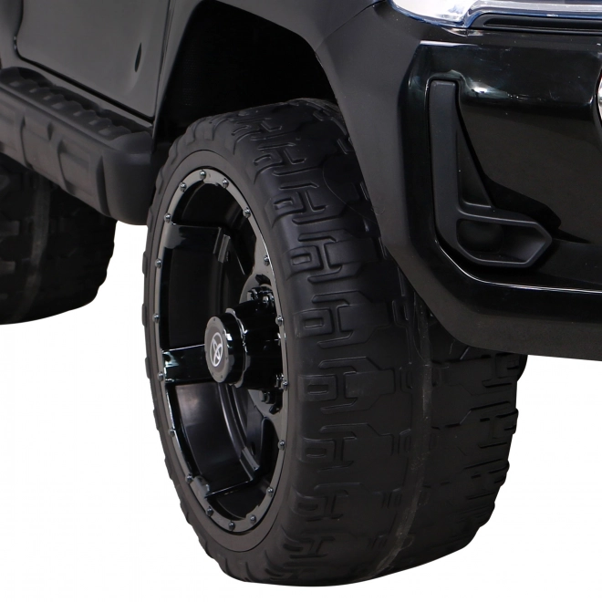 Toyota Hilux baterie pro děti černá + pohon 4x4 + dálkové ovládání + 2 nosiče zavazadel + rádio MP3 + LED dioda