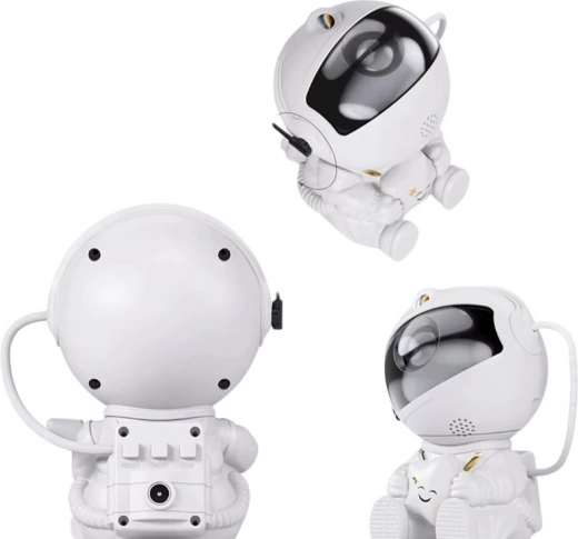 Hvězdný projektor sedící astronaut s dálkovým ovládáním