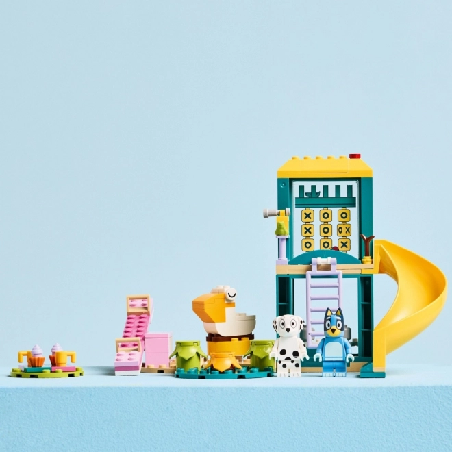 Stavebnice LEGO BLUEY – Bluey a Lucky na hřišti