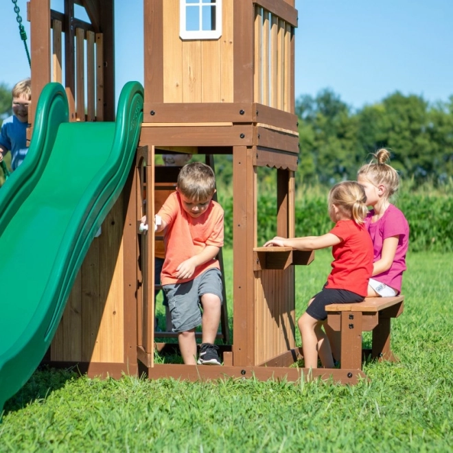Dřevěné hřiště Lakewood se skluzavkou a houpačkami