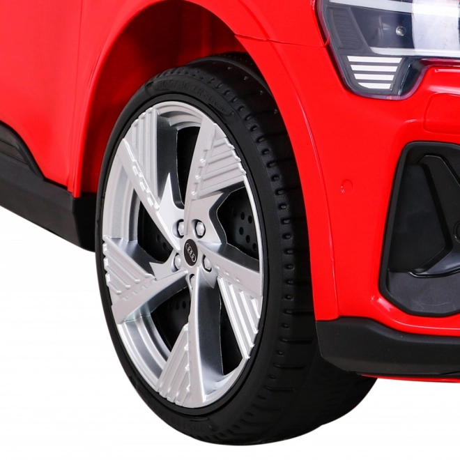 Audi E-Tron Sportback pentru copii + Pilot + tracțiune 4x4 + pornire lentă + radio MP3 + LED – Červená