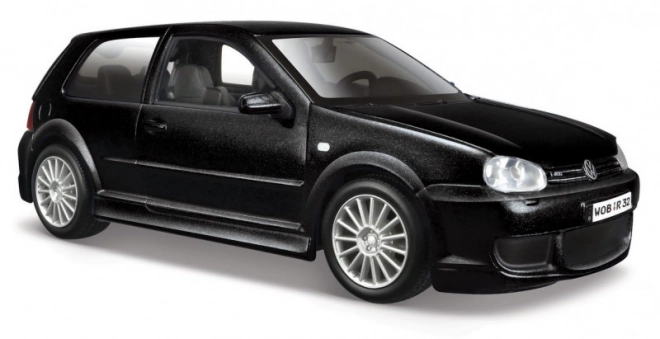 Kompozitní model VOLKSWAGEN Golf R32 v černé barvě 1:24