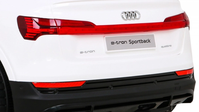 Audi E-Tron Sportback pentru copii + Pilot + tracțiune 4x4 + pornire lentă + radio MP3 + LED – Bílá