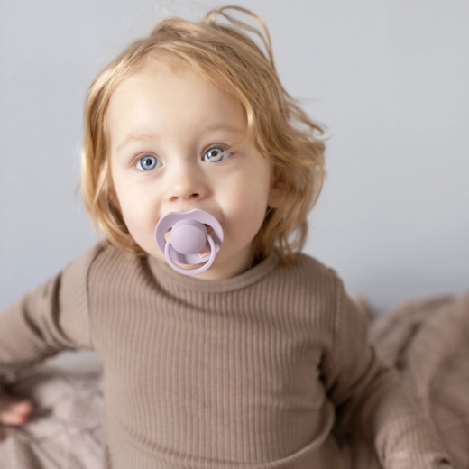 Lehký, odolný a bezpečný pro vývoj skusu a řeči