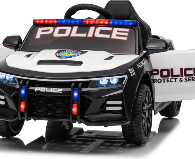 Černé policejní auto 911 Agentura
