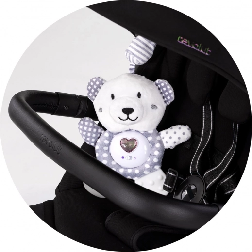 Snadné uchycení na kočárek i postýlku