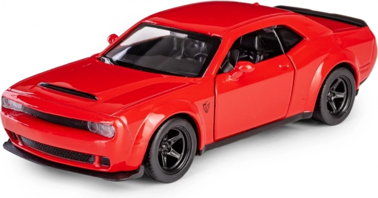 Kovová karoserie a gumové pneumatiky