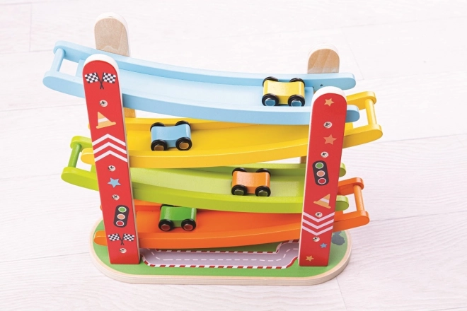 Dřevěná závodní dráha pro auta od Bigjigs Toys
