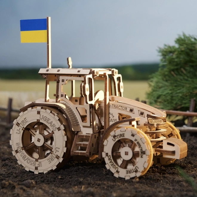 Ugears 3D dřevěné mechanické puzzle Traktor vítězí