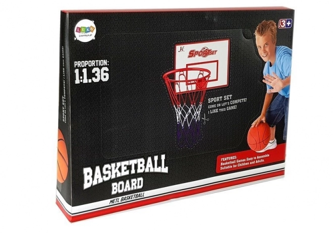 Závěsný basketbalový koš s míčem