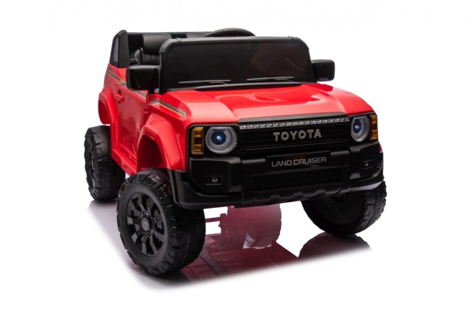Czerwony pojazd Toyota Land Cruiser Prado