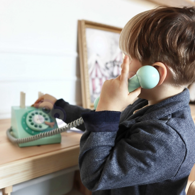 Klasický dřevěný telefon pro děti