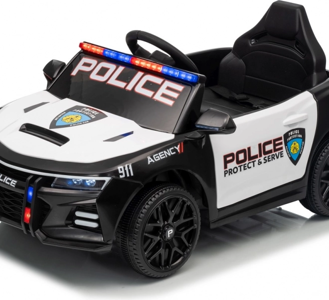 Černé policejní auto 911 Agentura