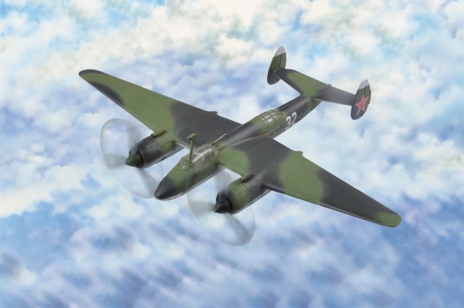 Plastikový model sovětského bombardéru Tu-2