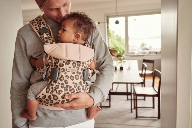 Dětské nosítko BABYBJORN ONE, Béžová/Leopardí – Leopardí