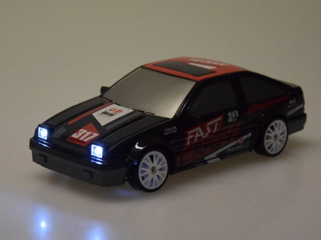 Závodní auto na dálkové ovládání pro drift