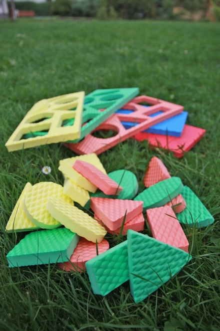 Geometrické tvary v pěnových tabulkách